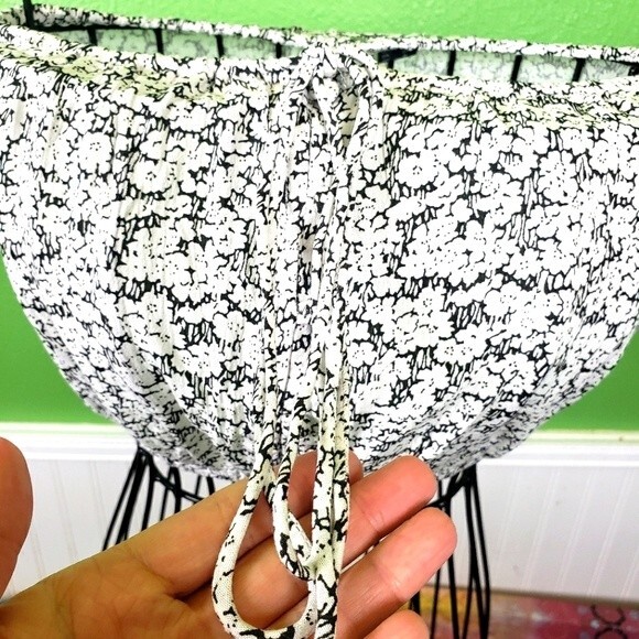 Volcom Skater Women's White Daisy Tube Crop Top Size XS - Picture 9 of 11